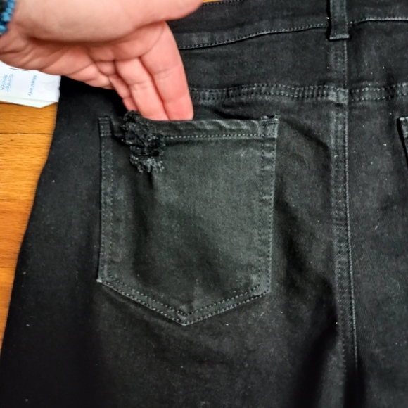 NWT Time and Tru Black Comfort Stretch Maternity Bermuda Shorts Large 12- 14 - Picture 9 of 14